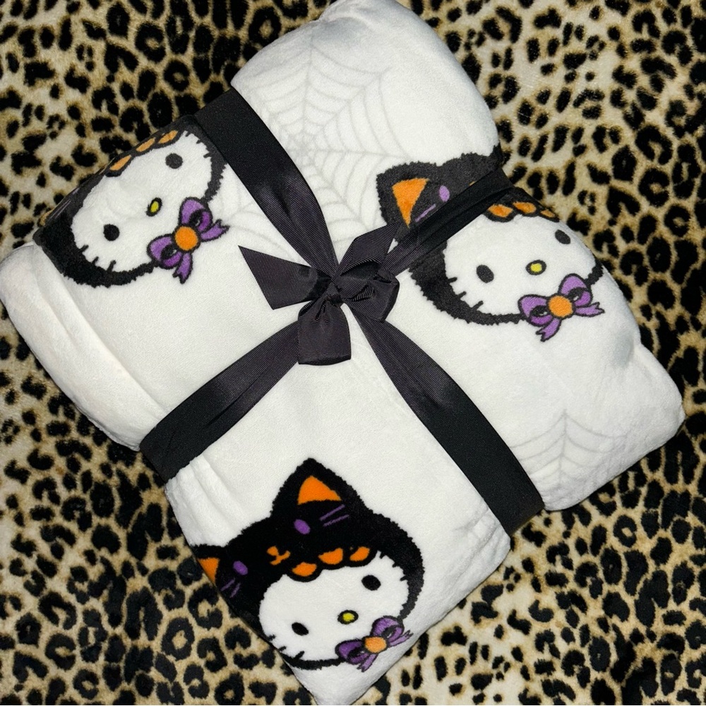 hello kitty halloween blanket (limited time SALE)